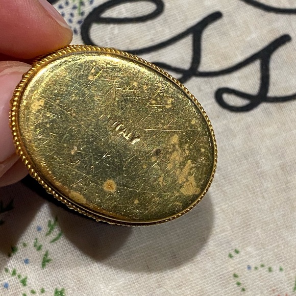 Pill box - Picture 4 of 6